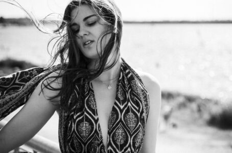 Der Wind, ein See und ein Flatterkleid …